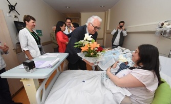 Autoridades visitaron a los primeros recién nacidos del 2020 en Osorno y Puerto Montt