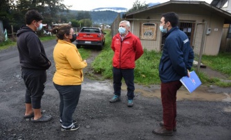 Autoridades llegan hasta Río Puelo en Cochamó para verificar avance de diversas obras para la localidad