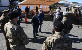 Autoridades inspeccionan funcionamiento de aduana sanitaria en Pargua y llaman a la población a seguir con el autocuidado