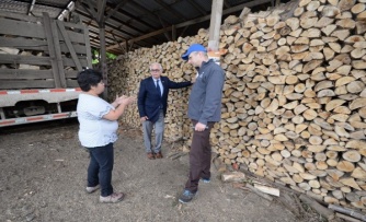 Más de 120 millones de pesos entregó fondo del Ministerio de Energía para aumentar oferta de leña seca en la región de Los Lagos