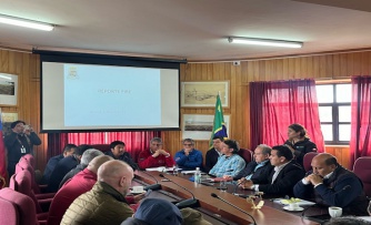 Gabinete del Gobierno Regional de Los Lagos sesiona en terreno por primera vez en Ancud tras devastador incendio