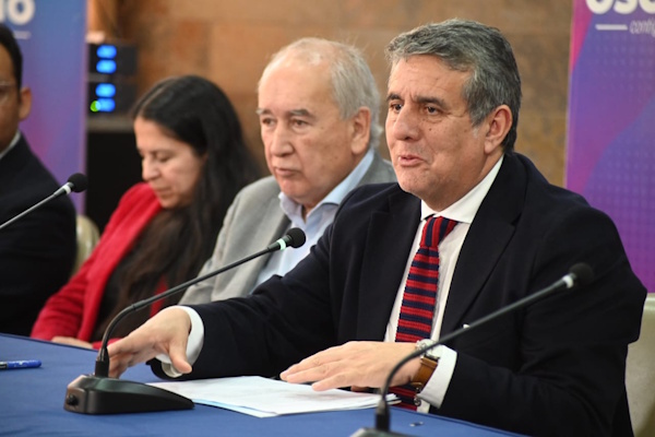 Con apoyo del GORE, se firma convenio que permitirá retomar la reposición del Liceo Carmela Carvajal