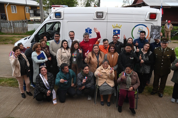 Gobernador Regional entrega ambulancia para el Consultorio General Rural de Tegualda en Fresia