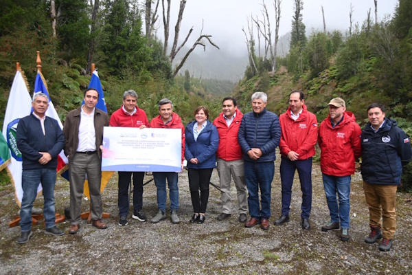 Gobernadores de la Zona Macro Austral firman acuerdo para conectar definitivamente Chile por Chile a través de la Carretera Austral