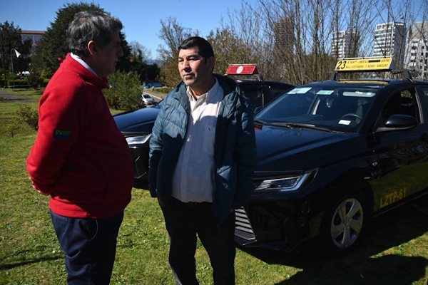 Gobierno Regional y Seremi de Transportes entregan recursos del programa Renueva Tu Colectivo 2024 en Los Lagos