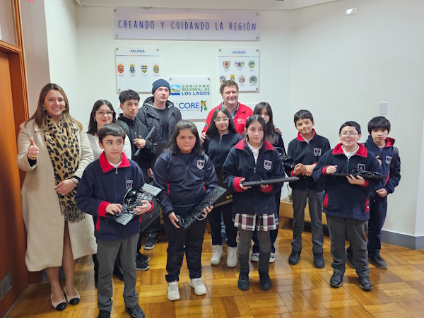 Gobierno Regional de Los Lagos entrega computadores al Colegio Altas Cumbres de Puerto Varas