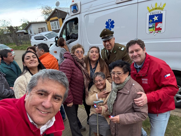 Gobernador Regional entrega ambulancia para el Consultorio General Rural de Tegualda en Fresia