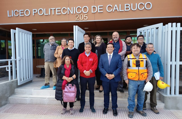 En Calbuco Gobernador Regional Alejandro Santana concreta nueva inversión en salud