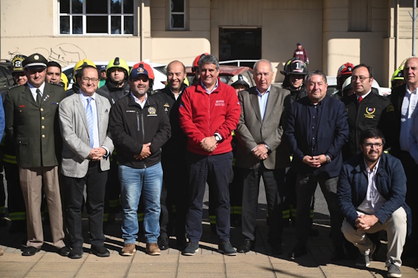 Gobierno Regional refuerza a Bomberos con más de 2.300 millones en equipamiento de última tecnología