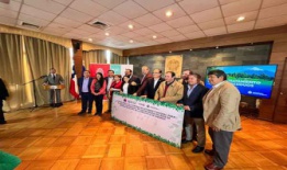 En Osorno autoridades de la provincia, la región y el Gobierno, firman acuerdo de cooperación para el manejo sustentable de los residuos sólidos de gestión municipal.