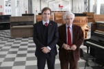 Ministro de Cultura entrega piano a Escuela de Cultura de Puerto Montt