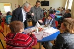 Intendente Brahm compartió desayuno navideño con residentes del hogar del adultos mayores de Alerce