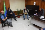 Gobernador Vallespín se reúne con gremio de transportistas de la provincia de Palena y consejero regional por compleja situación del puente Yelcho